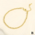 Detalle de pulsera de cuentas doradas con cierre de langosta y colgante de gota ajustable - 3mm / Dorado