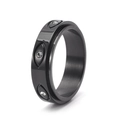 Detail eines schwarzen Titanrings mit bösem Blick und funkelnden Zirkoniasteinen - US 5 / Schwarz