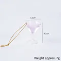 Mini martini cocktailglas hanger met paarse vloeistof en goudkleurig ophangkoordje - Gouden Lanyard / Paars