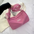 Borsa a tracolla in nylon rosa con tracolla regolabile e piccolo portamonete coordinato - Rosa