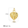 Detailaufnahme des hohlen Herzanhängers in 18k Gold mit Maßen 21mm und 15mm - 21*15mm Gestreifter Herzanhänger / Gold