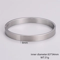 Dettaglio del bracciale in acciaio da 8mm con trama spazzolata e chiusura a scatto - Modello Da Uomo (Larghezza 8 mm) / Color Acciaio