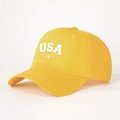Gros plan détaillé de la broderie USA et de l'étoile sur la casquette de baseball jaune - Jaune Vif