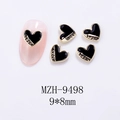Detalle de dijes de uñas en forma de corazón con bordes dorados y grabado SWEET - MZH-9498 Dorado Negro Corazón (9*8mm)