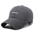 Dunkelgraue Baseballkappe aus gewaschener Baumwolle mit weißer Buchstabenbestickung - Verstellbar / Grau
