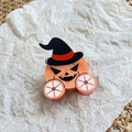 Macro shot of Halloween pumpkin carriage claw clip made of orange glitter acrylic - Devil Pumpkin Carriage