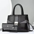 Dreiteiliges schwarzes Handtaschen-Set mit Krokoprägung und goldenen G-Details - 3-teiliges Set / Schwarz
