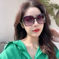 Chic oversized square sunglasses with purple gradient lenses and black resin frames - Korean Model Style Black