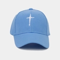 Détail de la casquette de baseball bleu clair avec broderie 3D blanche et sergé de coton - Réglable / Rose bonbon