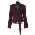 Detalle de chaleco de traje burdeos para mujer con cuatro botones y corbata - S / Burdeos