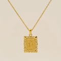 Collana vintage dorata con pendente rettangolare traforato e lettera D a rilievo - Lettera D