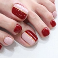 Dunkelrot und pinkfarbene künstliche Zehennägel mit elegantem goldenem Streifendesign - Weinrot Und Rosa Color-Blocking-Stil (JP1065)