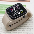 Orologio sportivo digitale con cinturino in silicone beige e schermo nero quadrato - Albicocca
