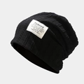 Detalle de gorro negro de punto de ochos con etiqueta de logotipo de tela blanca cosida - M (56-58cm) / Negro