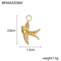 Pendentif hirondelle dorée en acier titane avec dimensions 2,0cm x 1,3cm sur fond blanc - Petite Hirondelle/Pingouin