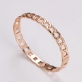 Vista dettagliata di un bracciale a catena in oro rosa con accenti di diamanti brillanti - Oro rosa