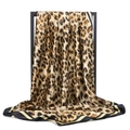 Klassisches Satin-Seidentuch mit Leopardenmuster und schwarz-goldenen Streifen, 90x90cm - Schwarzbraun