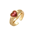 Anello regolabile placcato oro con zircone a cuore rosso e pietre laterali - Rosso