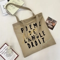 Vue détaillée du grand sac en toile avec lettrage d'art français et broderie fine - Khaki