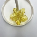 Pinza per capelli a fiore giallo traslucido a forma di plumeria su vassoio bianco - 8cm / Giallo Trasparente