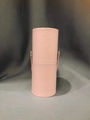 Porta brochas de maquillaje en cuero rosa con cierre de botón y forma cilíndrica - Rosa Sakura