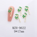Detalle de dijes para uñas de bambú dorado con esmalte verde en uñas postizas rosas - Estilo de Hoja Verde con Base de Oro de Bambú (9622)