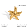 Detailansicht des goldenen Seestern-Rings aus Edelstahl mit verstellbarer Bandgröße - Großer Seestern-Stil (YYR025204)