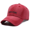 Berretto da baseball in denim rosso lavato con ricamo nero e visiera curva - Regolabile / Rosso