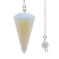 Dettaglio macro del pendolo in opalite esagonale con catena d'argento e perla - Piccolo 21MMX14MM / Opale