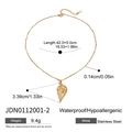 Gouden roestvrijstalen ketting met hartvormige hanger met maan en sterren op witte achtergrond - Maan en Sterren Reliëf Half Hart Stijl (JDN0112001-2)