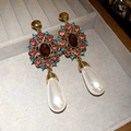 Boucles d'oreilles baroques vintage avec métal doré, strass colorés et perles blanches - 68# Boucles d'oreilles gland perle fleur évidée strass ambre doré (Silver Earring Post)