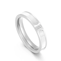 Anillo de acero inoxidable plateado pulido con tres diamantes y detalle de concha - US 6 / Color Acero (KR103368-K)