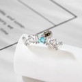 Zilveren kroon oorknopje met blauwe hart zirkoon en witte stenen op voetstuk - Blauw Wit Kroon (A606-4#)