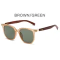 Gafas de sol cuadradas marrones con lentes verdes y patillas marrones efecto madera - Montura Té Lentes Verdes