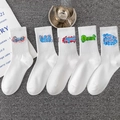 Fünferpack weiße Baumwoll-Sportsocken mit bunten Graffiti-Buchstaben-Stickereien - Kombination 5-9 / 5 Paare