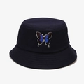 Bob en coton bleu foncé avec broderie papillon bleue sur le devant du chapeau - M (56-58cm) / Bleu Marine Papillon Bleu