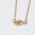 Makroaufnahme des Evil-Eye-Anhängers in Gold mit weißem Zirkonia und blauem Zentrum - Goldenes Weißes Zirkon Böses Auge