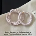 Set de coleteros de satén rosa con cuentas decorativas para peinados elegantes - Juego (Paquete de 2) / Rosa