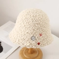 Cappello a secchiello in lana d'agnello beige per donna con spille decorative - Taglia unica / Bianco