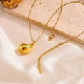 Collar con colgante de gota de agua hueca pulida con cadena de serpiente dorada de acero - Dorado