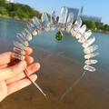 Böhmische Kristallkrone mit weißen Rohsteinen, silbernen Seesternen und Mondsichel-Anhänger - Mond+Seestern Muschel+Dunkelgrüner Anhänger