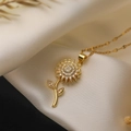 Élégant collier pendentif tournesol en cuivre plaqué or avec zircons sur soie - Modèle 24173 / Doré