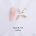 Bijou d'ongle cœur 3D avec cadre doré métallique, strass et perle blanche élégante - Rectangle Or Perle Strass (8169)