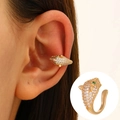 Manchette d'oreille léopard dorée avec zircons blancs et yeux en pierre verte - KC Or - Forme de Léopard (DZ-960)