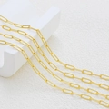 Detalle de cadena de clip ovalada bañada en oro de 18K sobre soportes geométricos - Estilo Mediano Oro Mate (7x3mm) / 1m