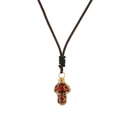 Vue détaillée d'un pendentif champignon en pierre naturelle marron avec fil de fer torsadé - Or & Jaspe Rouge