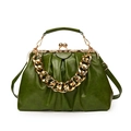 Sac bandoulière vert en cuir plissé avec cadre doré floral et poignée chaîne - Vert