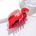 Vue macro d'une pince à cheveux flamant rose en acétate avec un design à dents dentelées - Flamant rose