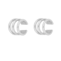 Nahaufnahme der silbernen dreischichtigen Ear Cuff mit minimalistischem Clip-on-Design - Silber Dreischichtige Ohrmanschette