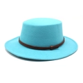 Détail du chapeau en feutre turquoise avec bande en cuir marron gaufré et bords larges - M (56-58cm) / Bleu lac